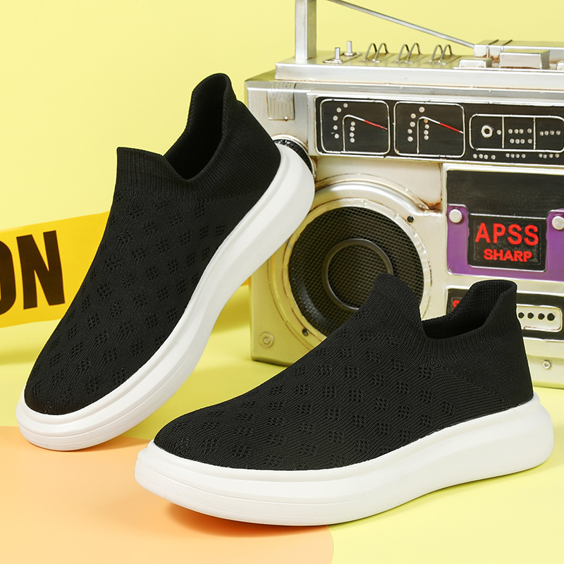 Running Shoes Lightweight - รองเท้าผ้าใบผู้ชายรุ่นใหม่สำหรับฤดูร้อน น้ำหนักเบาพิเศษ ระบายอากาศได้ดี เหมาะสำหรับวิ่งและใส่ลำลอง สีดำล้วน