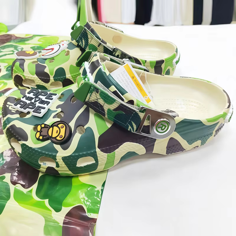 รองเท้าแตะคู่รักลายพรางการ์ตูน - Men Shoes Japan บทวิจารณ์และราคา